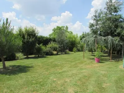 Jardin de l'établissement Merveilleuses chambres d'hôtes à Panazol