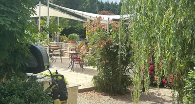 Jardin de l'établissement Merveilleuses chambres d'hôtes à Panazol