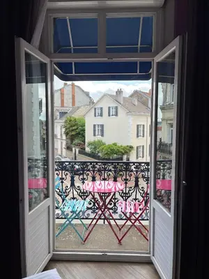 Balcon ou terrasse dans l'établissement The Originals City - Hôtel Saint-Martial, Limoges Centre