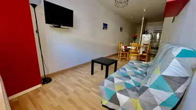Télévision ou salle de divertissement dans l'établissement Résidence Le mont Dore 2 étoiles