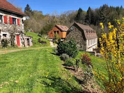 Jardin de l'établissement Gites La Chabanaise
