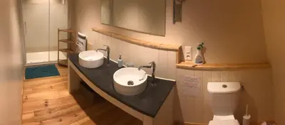 Salle de bains dans l'établissement Gites La Chabanaise