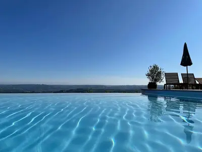 Piscine de l'établissement Le Relais de Castelnau ou située à proximité