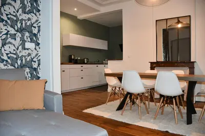 Cuisine ou kitchenette dans l'établissement Maison bourgeoise Haussmannienne - Gîtes de France