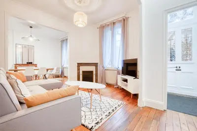 Un ou plusieurs lits dans un hébergement de l'établissement Maison bourgeoise Haussmannienne - Gîtes de France