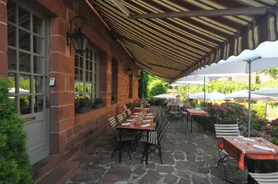 Restaurant ou autre lieu de restauration dans l'établissement Le Relais St jacques