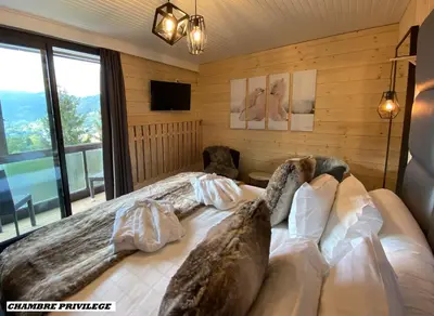 Un ou plusieurs lits dans un hébergement de l'établissement The Originals Boutique Hotel Le Panorama Mont Dore