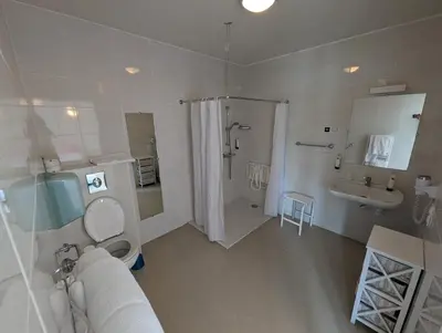 Salle de bains dans l'établissement Logis Hôtel Restaurant Beau Site
