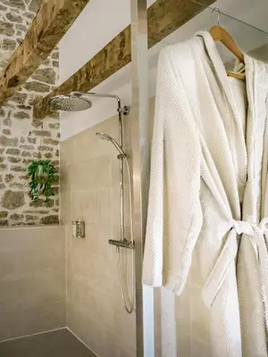 Salle de bains dans l'établissement Les Hauts de Bagadou