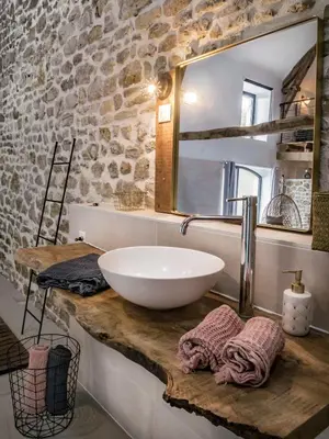 Salle de bains dans l'établissement Les Hauts de Bagadou