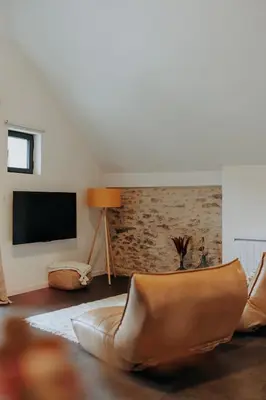 Télévision ou salle de divertissement dans l'établissement Les Hauts de Bagadou