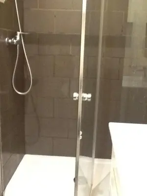Salle de bains dans l'établissement Le Clos Domenat 3