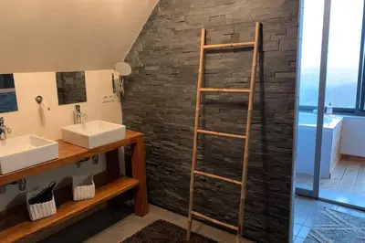 Salle de bains dans l'établissement Parador Vert