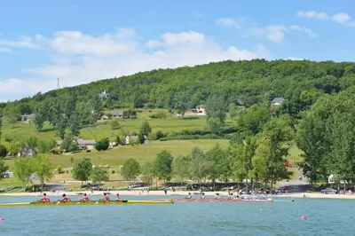 Paysage naturel près de la tente de luxe