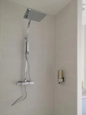 Salle de bains dans l'établissement La Clé Du Maumont