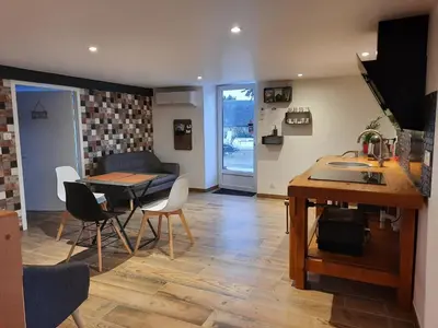 Cuisine ou kitchenette dans l'établissement La Clé Du Maumont