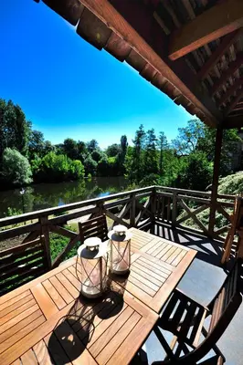 Balcon ou terrasse dans l'établissement LES TERRASSES DE CARENNAC