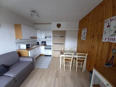 Cuisine ou kitchenette dans l'établissement STUDIO PIEDS PISTES
