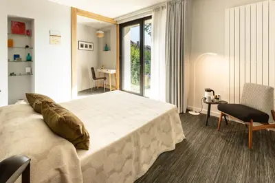 Un ou plusieurs lits dans un hébergement de l'établissement Chambre BEAUSEJOUR