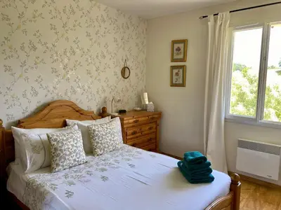 Un ou plusieurs lits dans un hébergement de l'établissement Villa de la Colline - Family friendly holiday home with private pool and secure garden