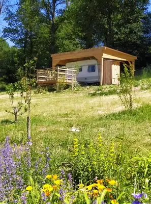 Jardin de l'établissement carazen , caravane chauffée