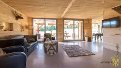 Télévision ou salle de divertissement dans l'établissement Chalet des Marmottes