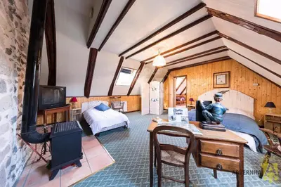 Télévision ou salle de divertissement dans l'établissement Vie de Château 2
