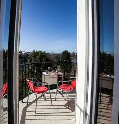 Balcon ou terrasse dans l'établissement La Terrasse du Colombier 1er étage