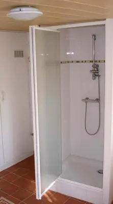 Salle de bains dans l'établissement L OUSTALOU MAISON D HOTES DE CHARME EN AUVERGNE PISCINE PRIVEE CHAUFFéE