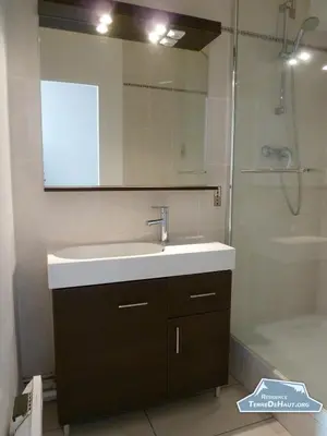 Salle de bains dans l'établissement Résidence Terre de Haut