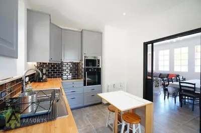 Cuisine ou kitchenette dans l'établissement Les Trembles