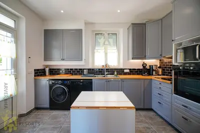 Cuisine ou kitchenette dans l'établissement Les Trembles