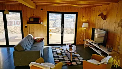 Coin salon dans l'établissement Chalet Nid Nous