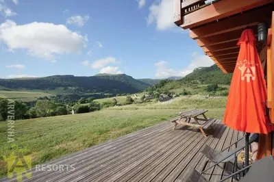 Vue générale sur la montagne ou vue sur la montagne depuis le chalet