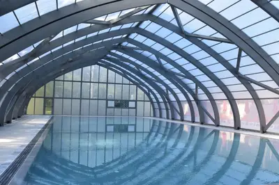 Piscine de l'établissement Hôtel Lodge du Lac Chambon ou située à proximité