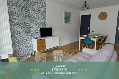 Télévision ou salle de divertissement dans l'établissement Villa Jean Julien - Le Sancy - Wifi - 2 chambres - 2 Salles d'eau - Rdc - 8 personnes - Terrasse