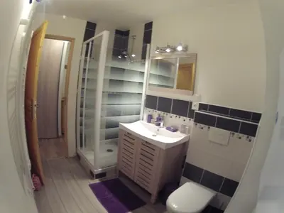 Salle de bains dans l'établissement La Gentiane