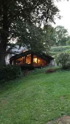 Jardin de l'établissement haras de la Cère et ses chevaux
