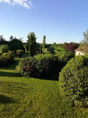Jardin de l'établissement Studio charmant à Bio avec jardin et piscine partagée, 32 m².