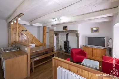 Télévision ou salle de divertissement dans l'établissement Le Jassaguet