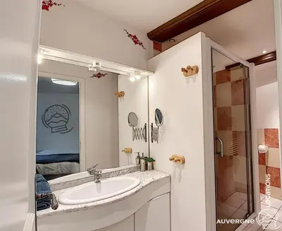 Salle de bains dans l'établissement Gîte des Remparts