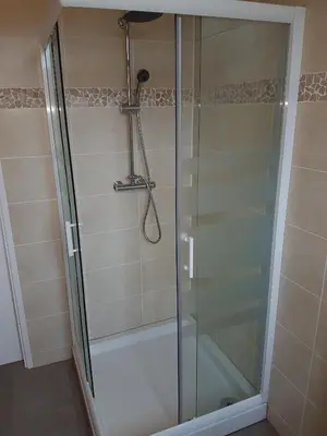 Salle de bains dans l'établissement TRUITE FARIO, FISH AND GITES