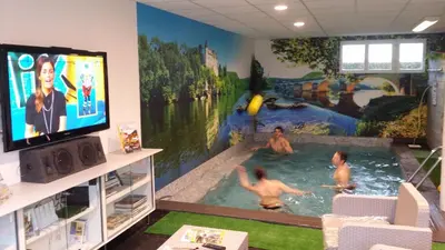 Télévision ou salle de divertissement dans l'établissement TRUITE FARIO, FISH AND GITES