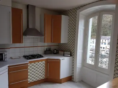 Cuisine ou kitchenette dans l'établissement Tulle : bel appartement lumineux en centre ville