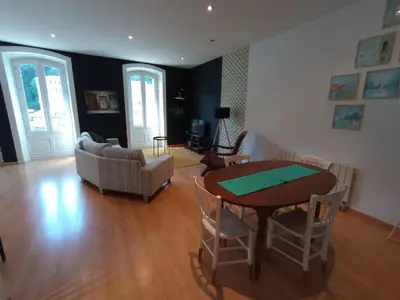 Coin salon dans l'établissement Tulle : bel appartement lumineux en centre ville