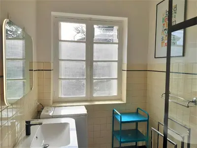Salle de bains dans l'établissement Quaint Holiday Home with Garden
