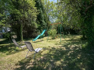 Aire de jeux pour enfants de l'établissement Quaint Holiday Home with Garden