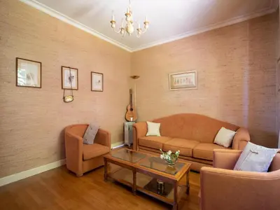 Coin salon dans l'établissement Quaint Holiday Home with Garden