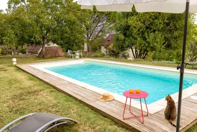 Piscine de l'établissement au Mas de Garet - Chambre d'hotes de Charme ou située à proximité