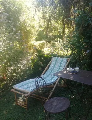 Jardin de l'établissement La maison O kiwis - Chambres d'hôtes